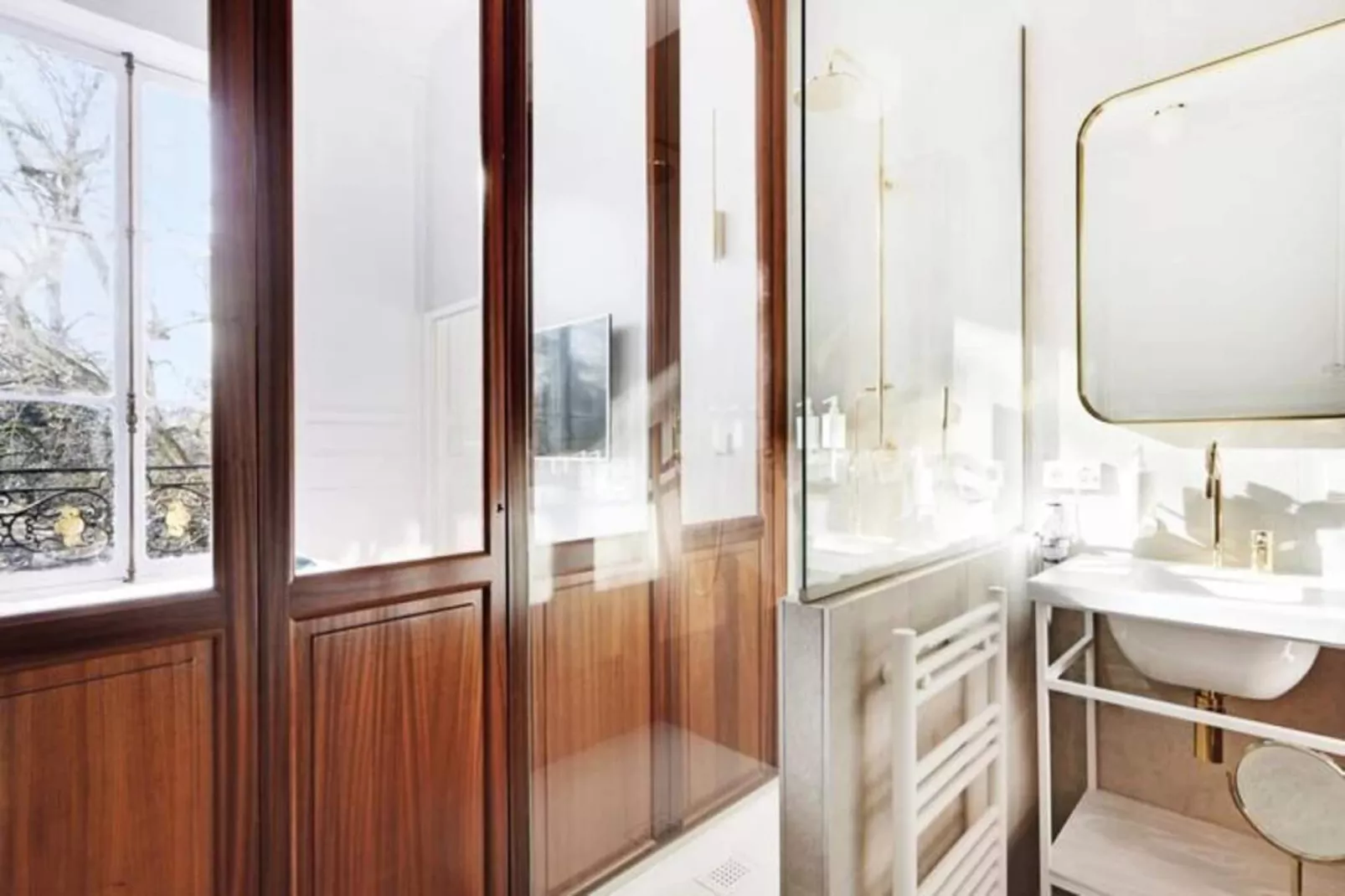 Maison Labruy&egrave;re - Royal Garden Suite-Buitenkant zomer