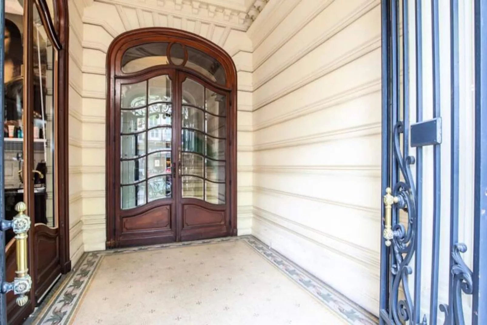 Bel Appartement Dans Un Immeuble Historique Proche Des All&eacute;es De Tourny-Image-tags.