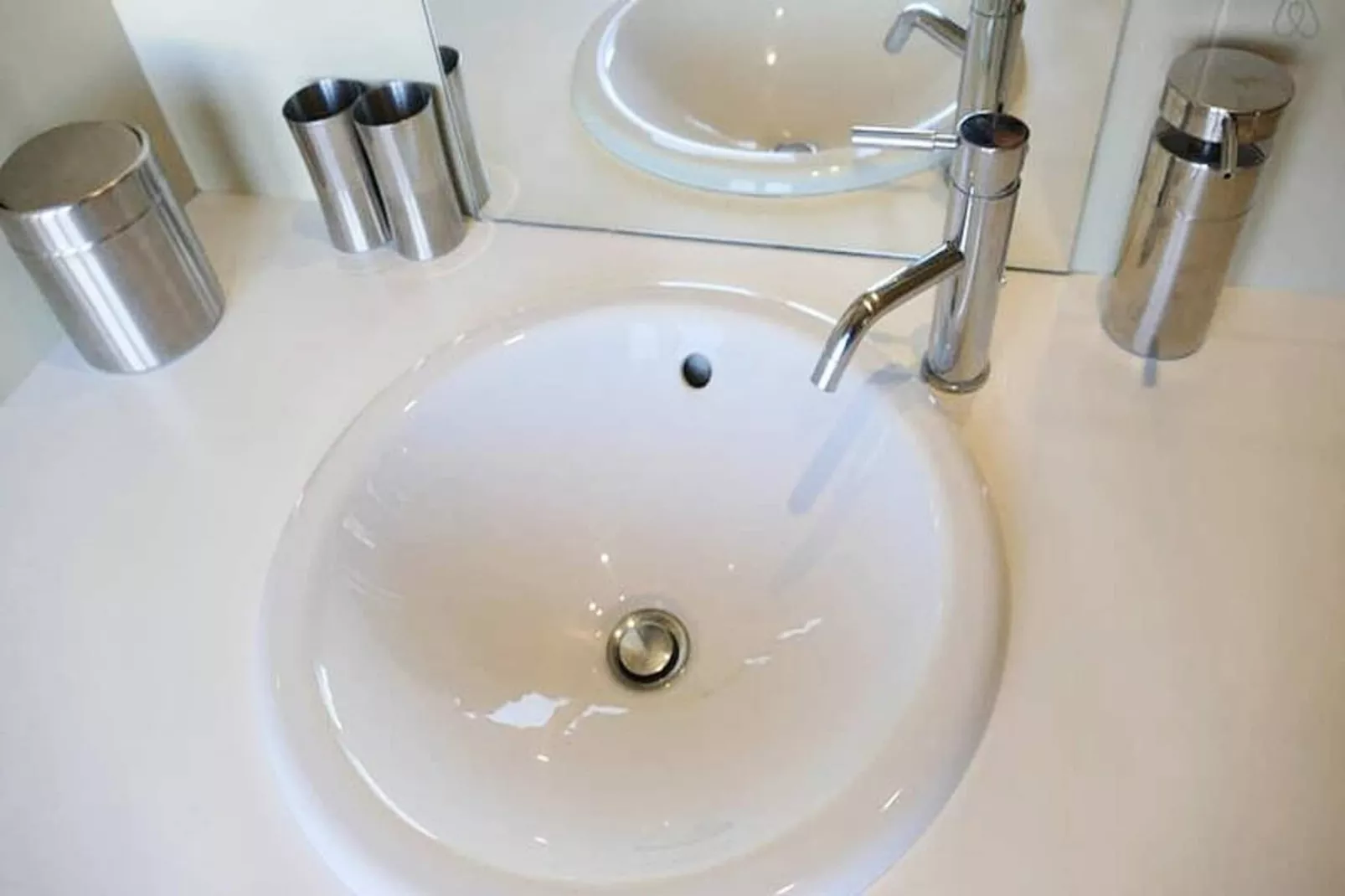 Superbe T2 De Qualit&eacute; Et R&eacute;nov&eacute;, Au Jardin Public, Pour 4 Personnes-Eetkamer