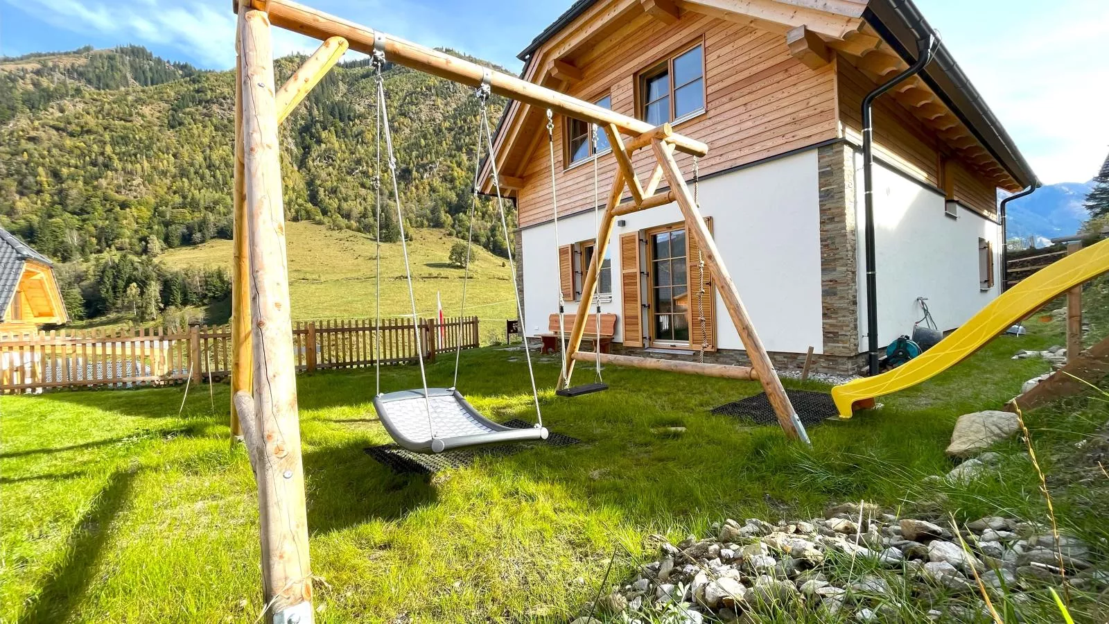 Alpenjoy Lodge-Buitenkant zomer