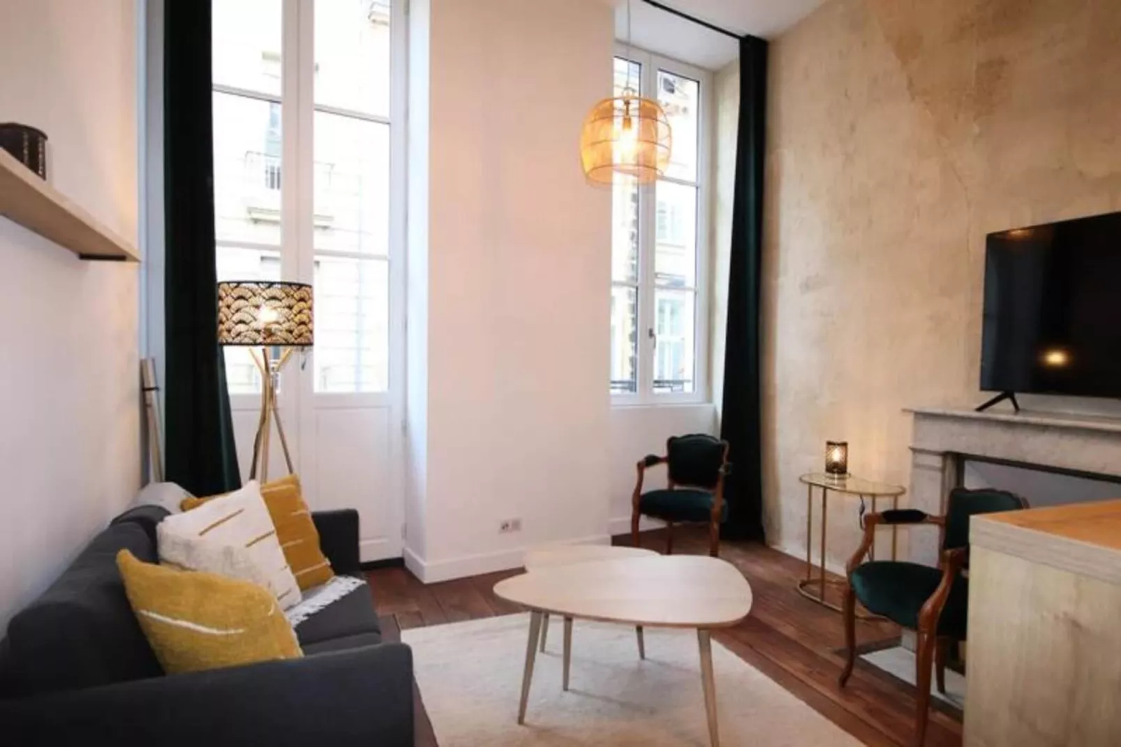 Charmant Et Rayonnant Appartement De 55 M&sup2; Situ&eacute; Dans Le Coeur De Bordeaux-Overloop