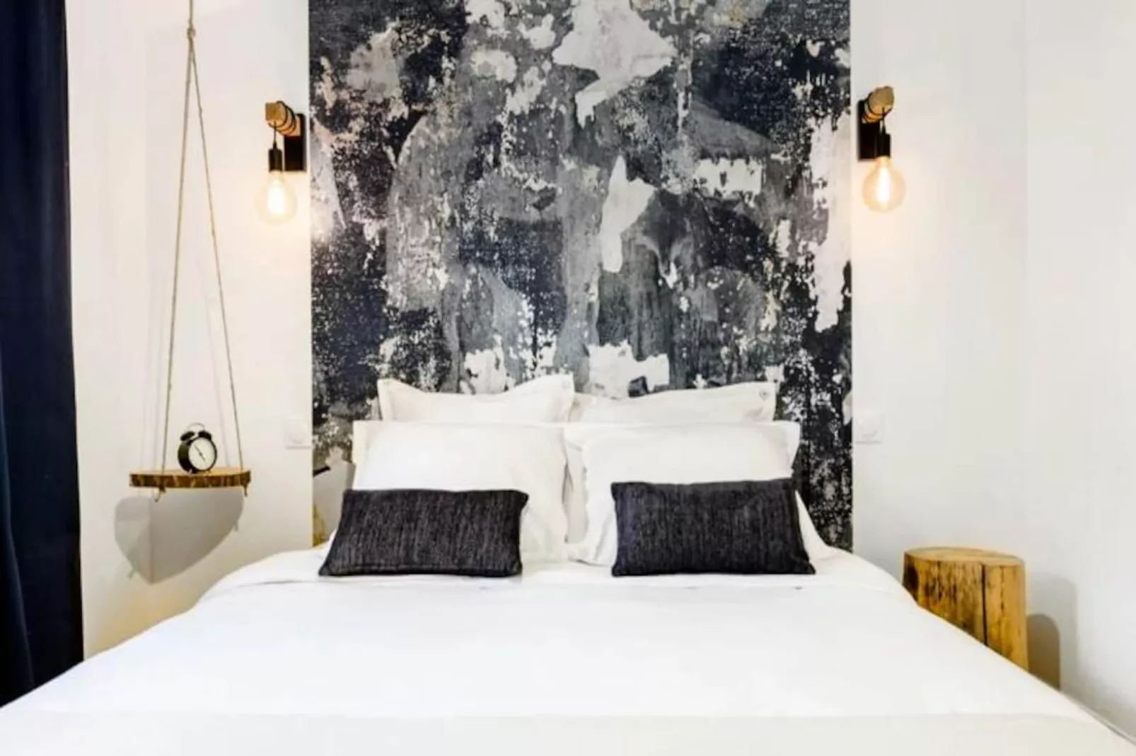 Les Toits De Sainte Ursule-Image-tags.