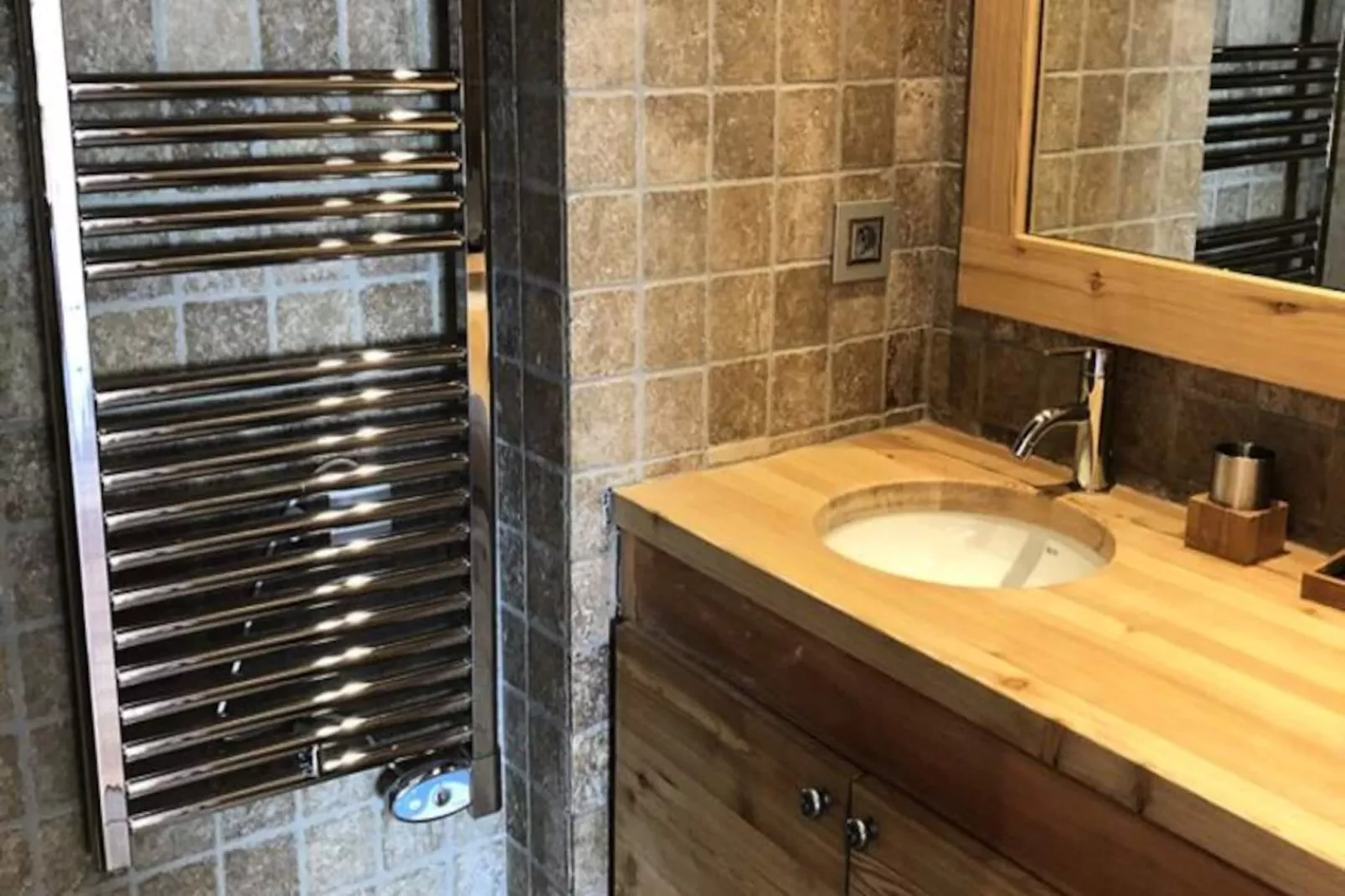 Chalet Pic Bayle-Image-tags.