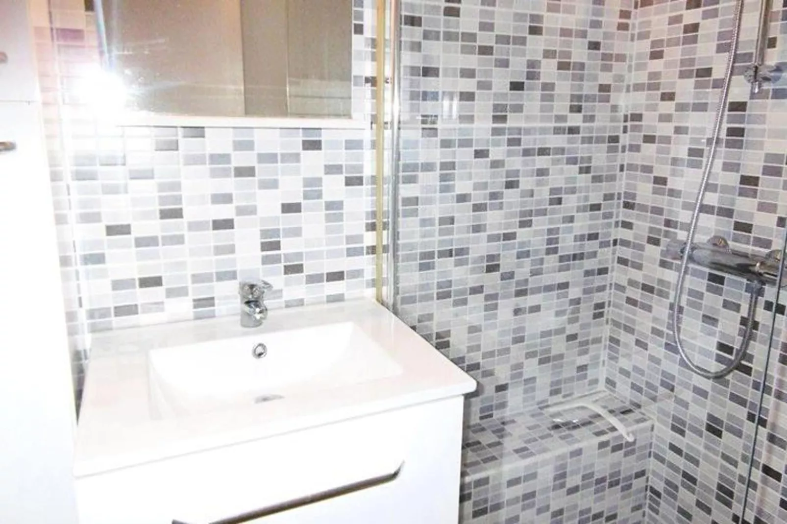 Résidence Duguay Trouin-Badkamer