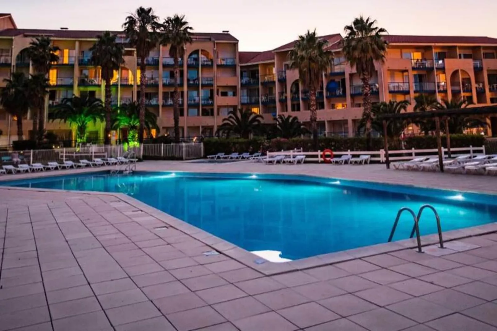 Résidence Mer & Golf Port Argelès***-Buitenkant zomer