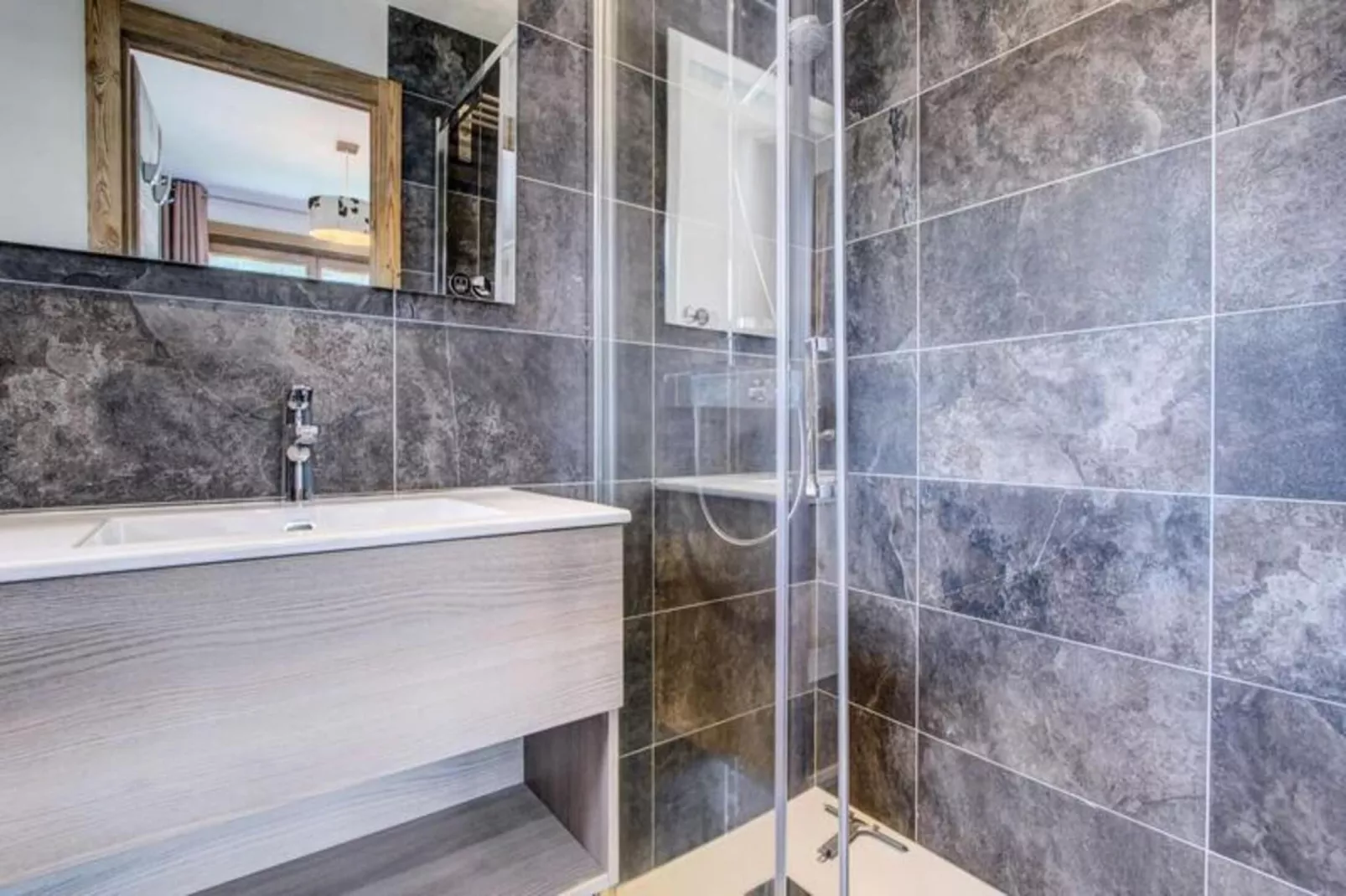 Résidence Frenes Blancs-Buitenkant zomer