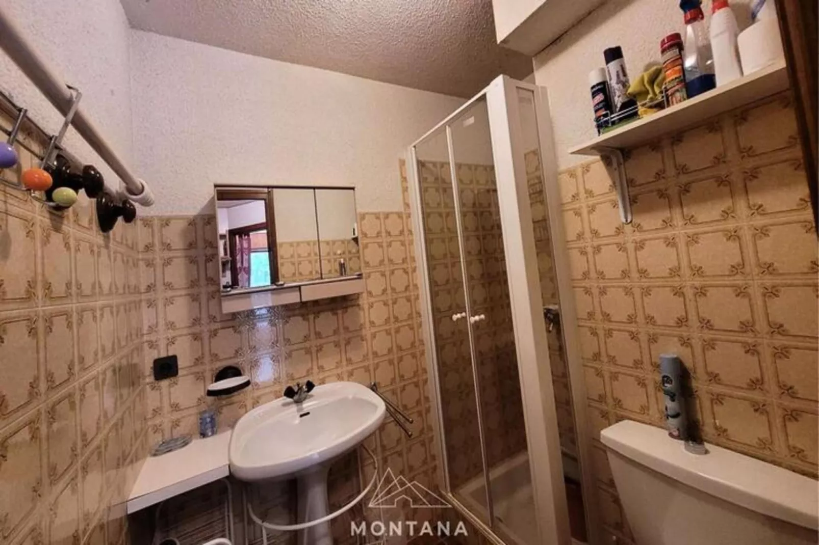 Résidence Eparvi-Badkamer