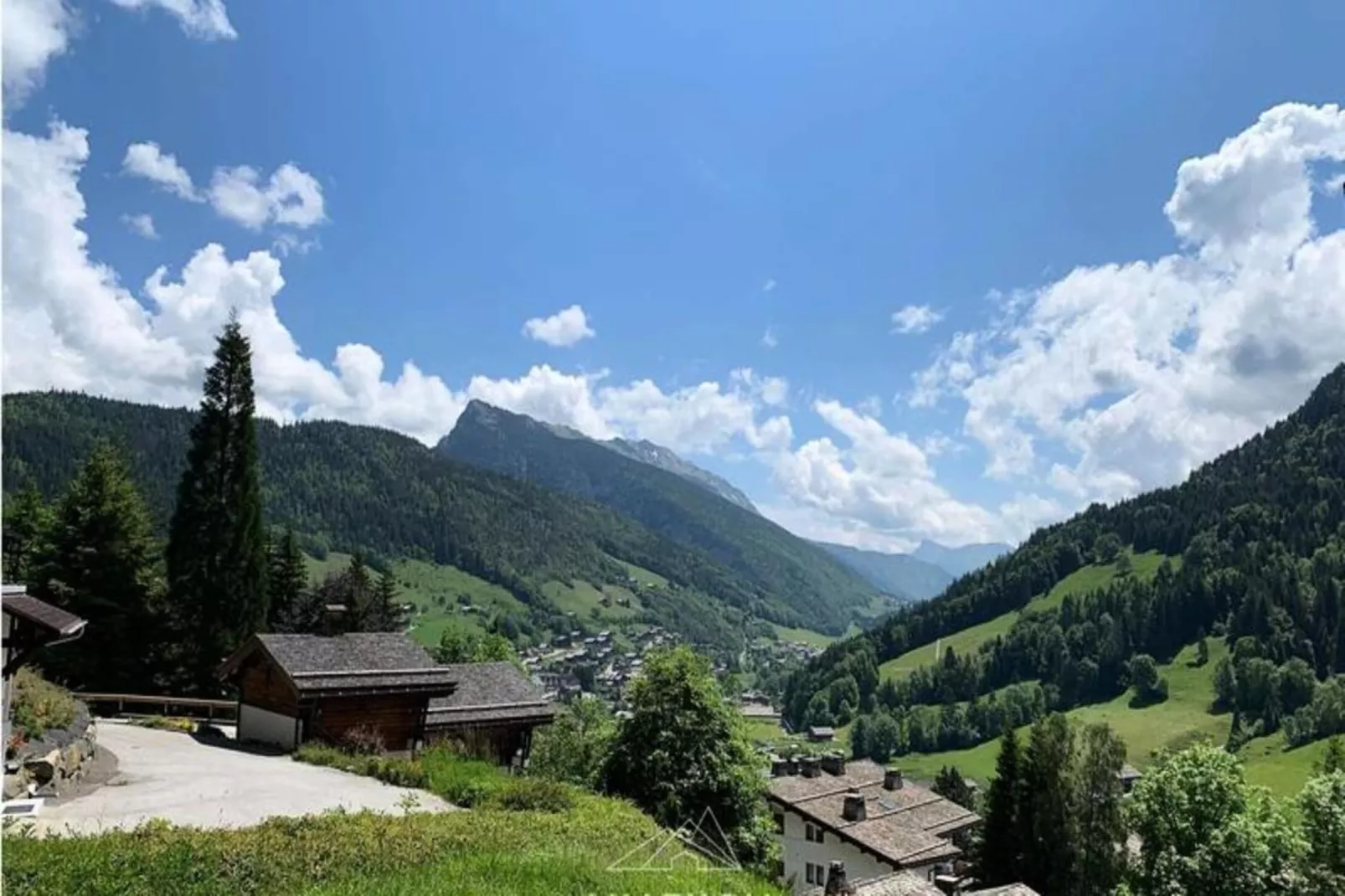 Résidence Millepertuis C-Uitzicht zomer