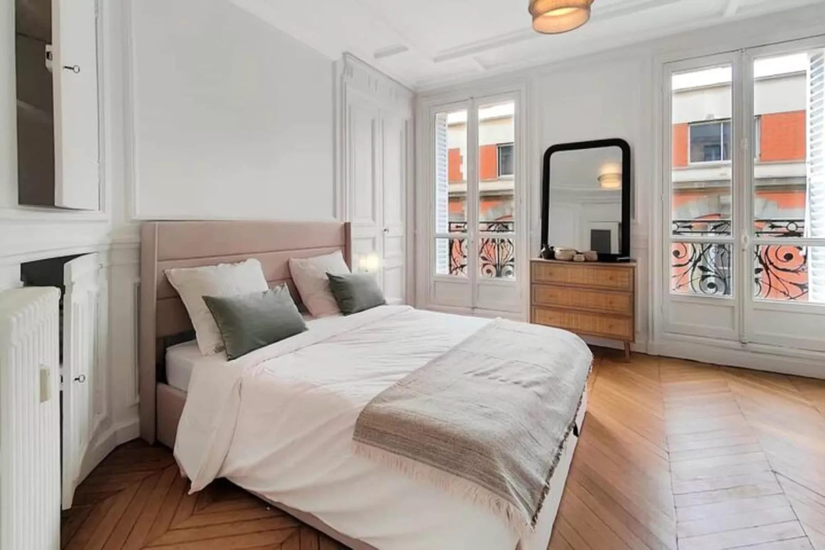 Appartement Refait &agrave; Neuf Dans Le Quartier Latin Paris 5e-Buitenkant zomer