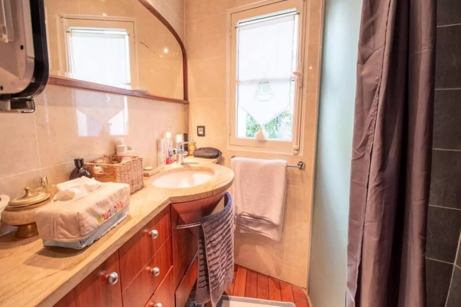 Maison Et Jardin &agrave; Paris-Image-tags.