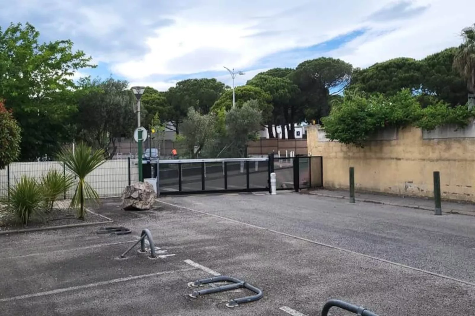 Résidence Un Jardin Proche De La Plage Et Commerces-Image-tags.