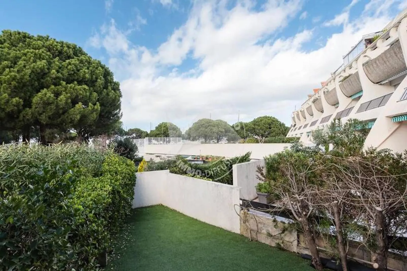 Résidence "le Quai Aux Fleurs"-Tuinen zomer