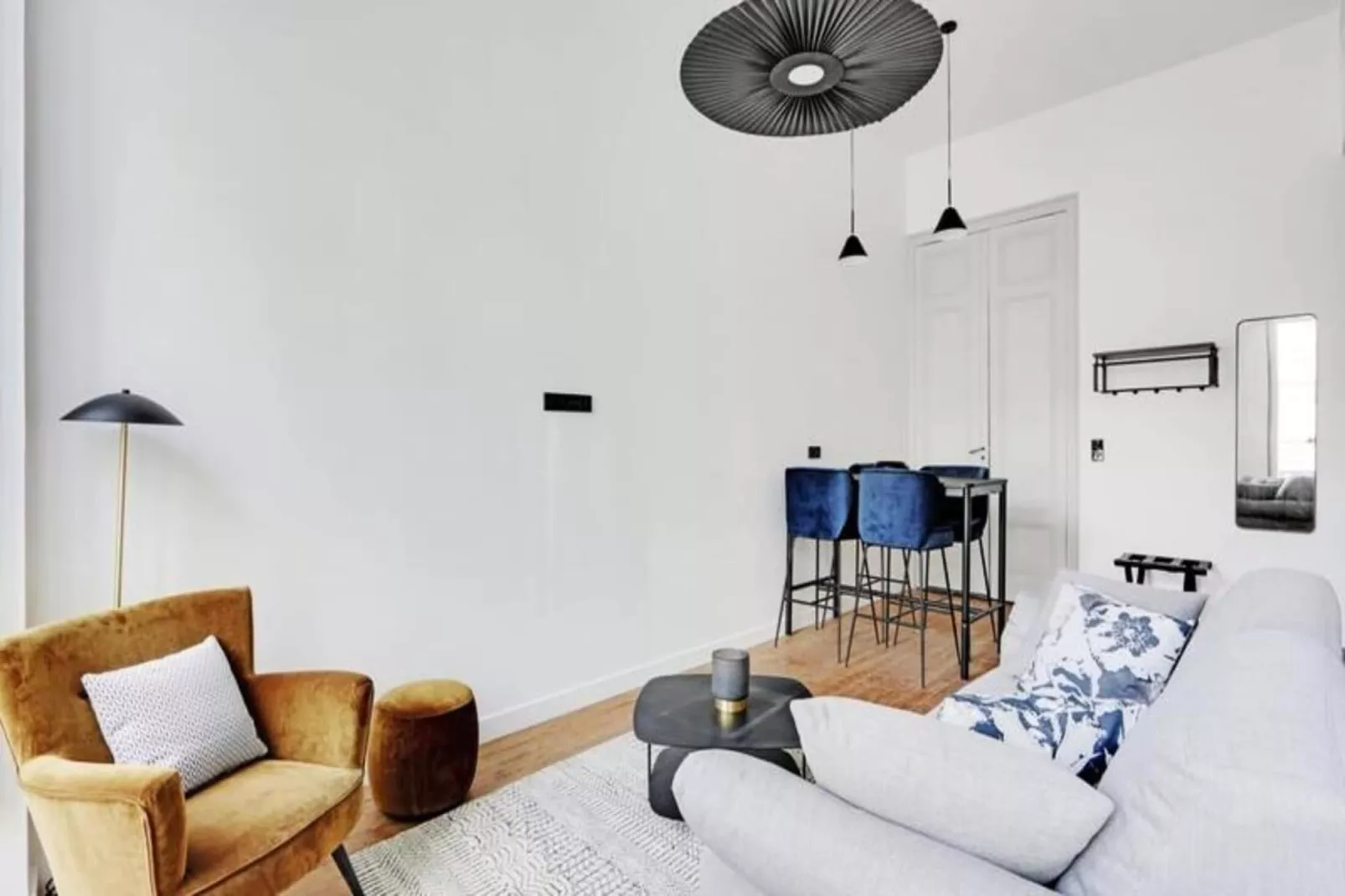 Maison Labruy&egrave;re - Suite Aviau-Buitenkant zomer