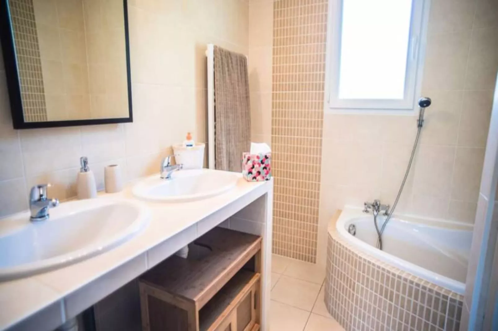 Villa Au Charme Familial Avec Belle Terrasse Et Piscine Chauff&eacute;e-Image-tags.