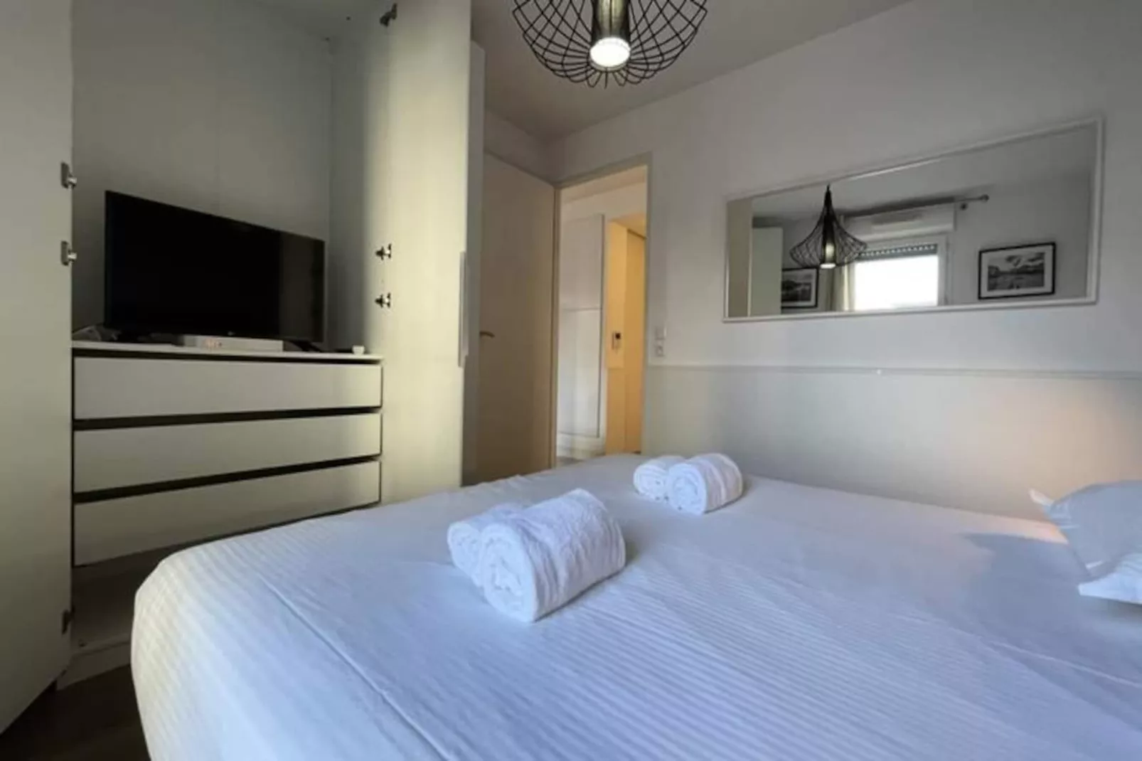 Appartement Rayonnant Et Moderne Tr&egrave;s Bien Situ&eacute;, Proche De La Cit&eacute; Du Vin-Image-tags.