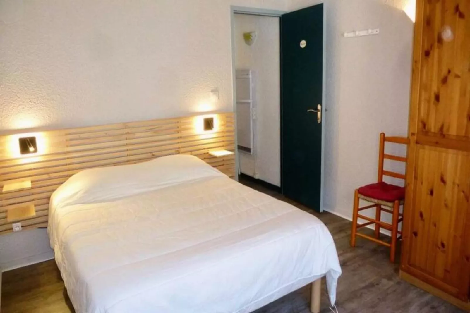 Résidence Neouvielle-Eetkamer