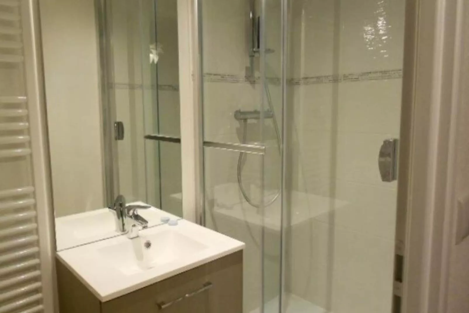 Résidence Le Grand Hotel-Badkamer