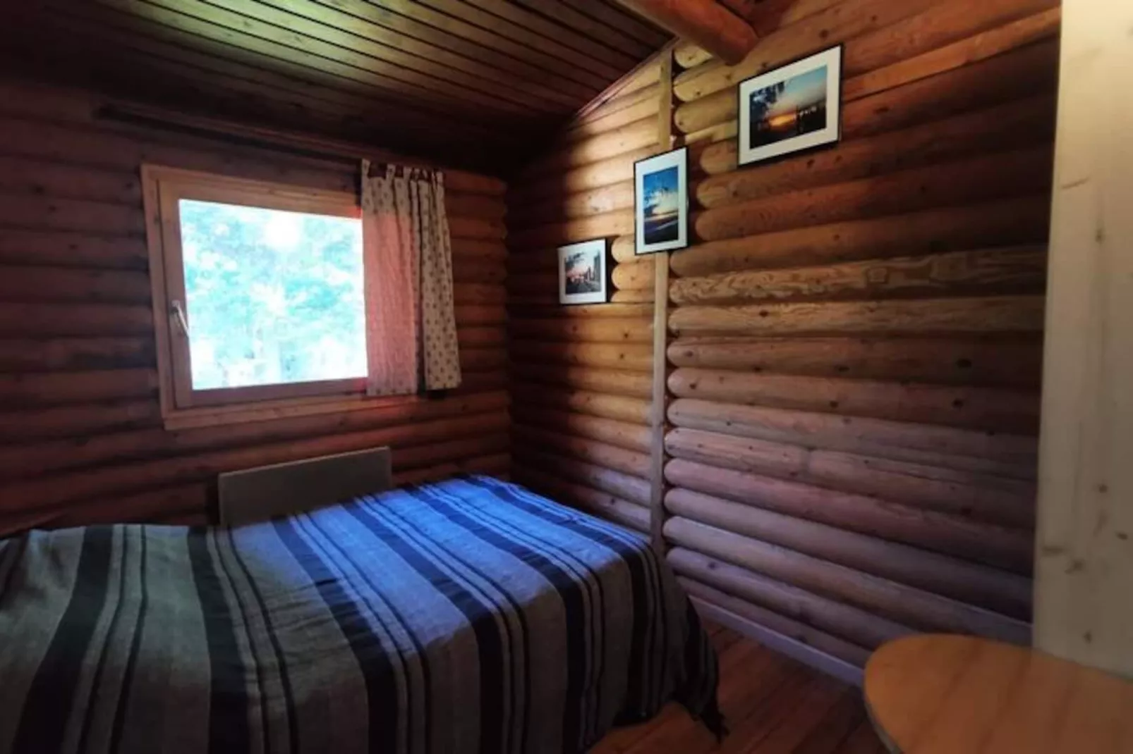 Chalet En Rondins ,  Sommet Du Revard-Image-tags.