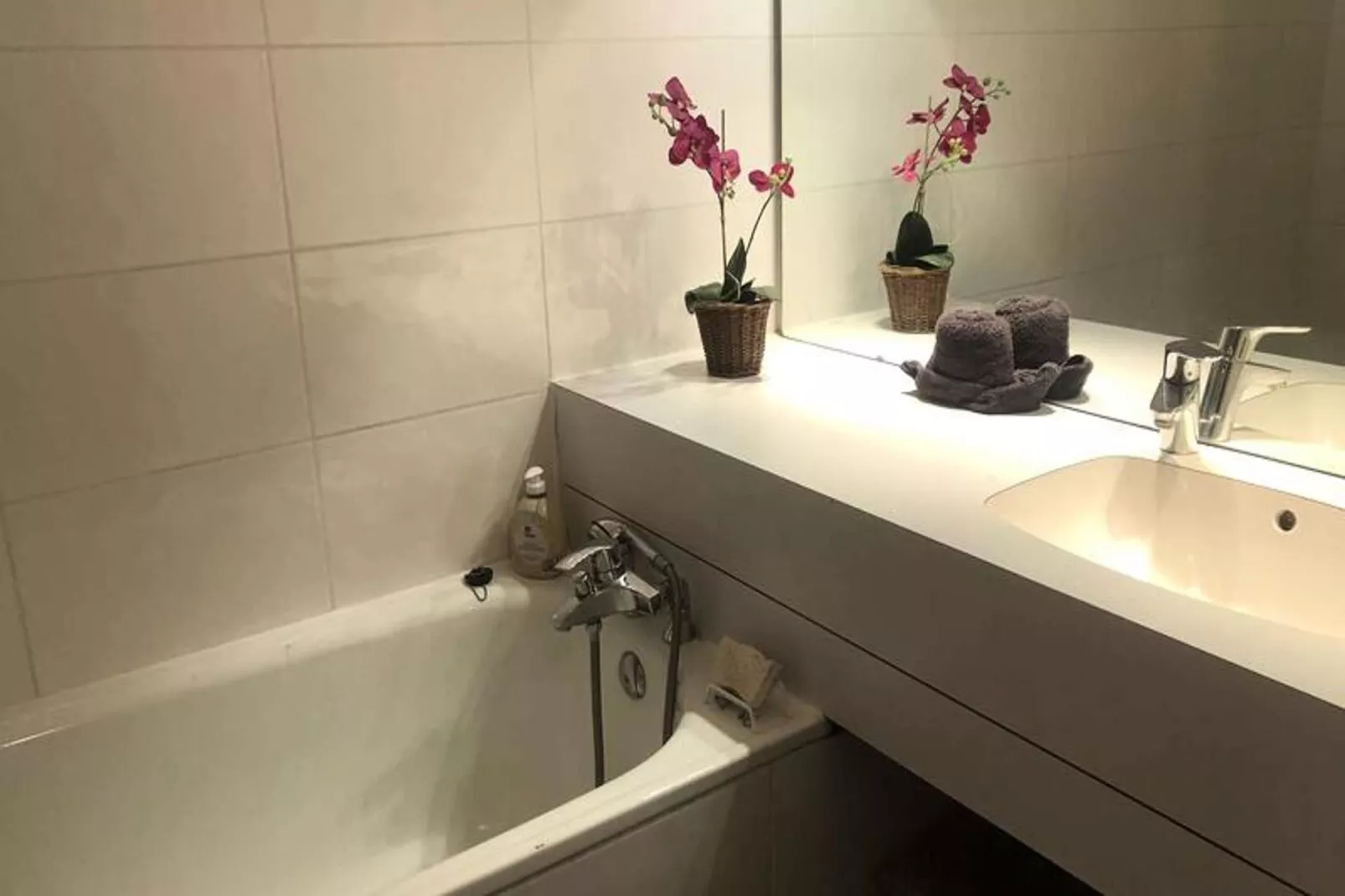 Résidence Marches-Badkamer