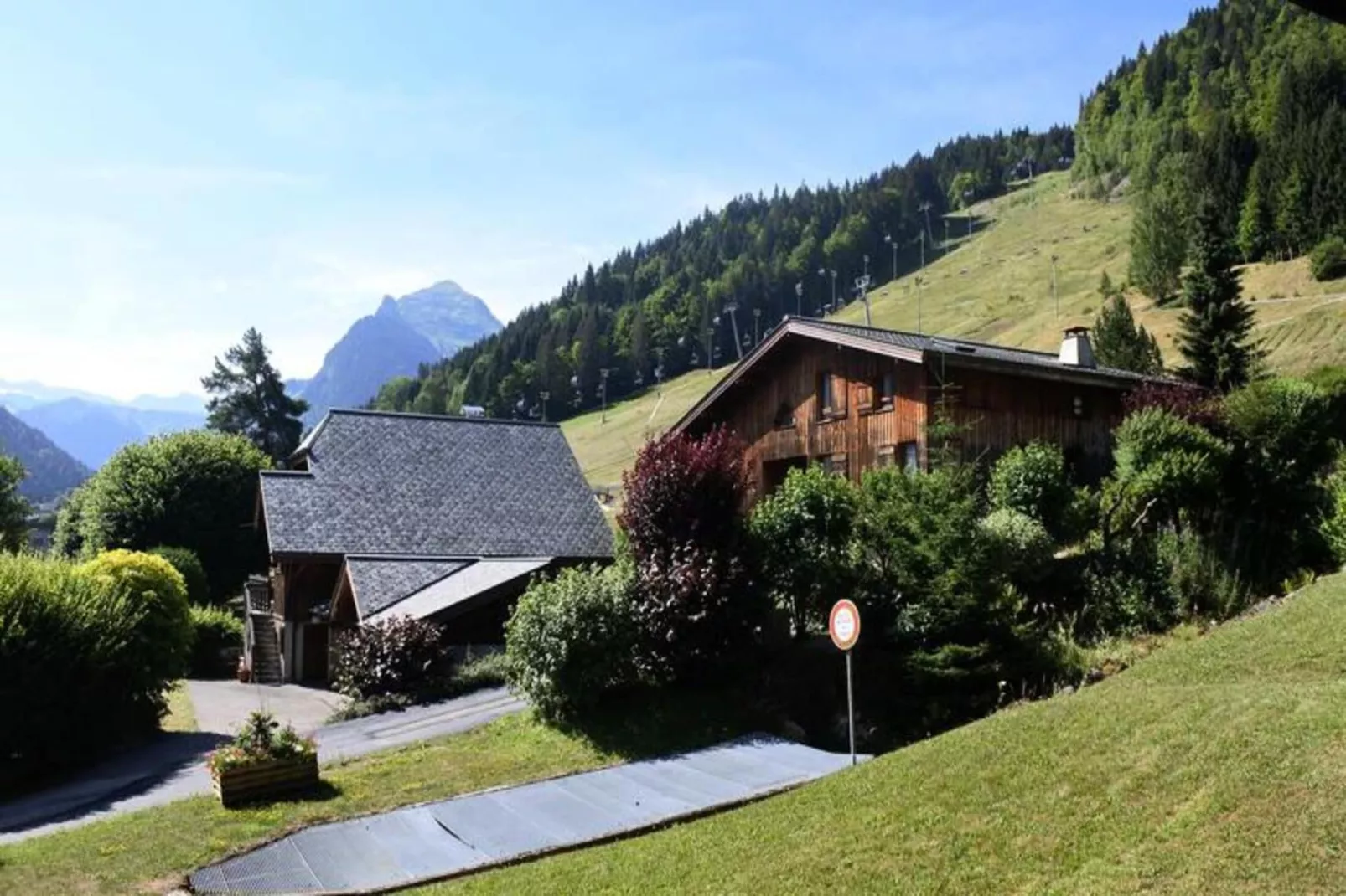 Résidence Le Picaron-Buitenkant zomer