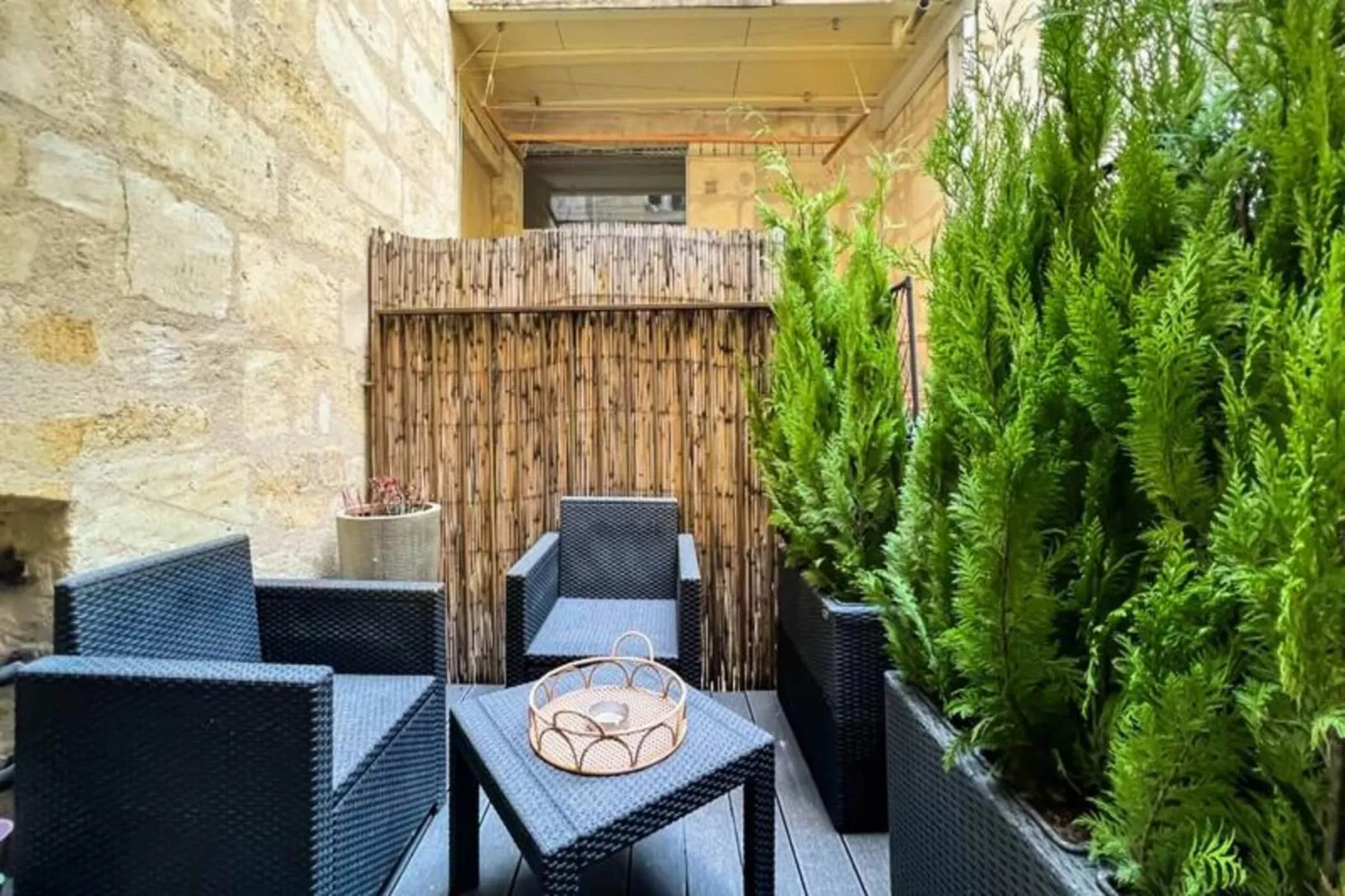 Superbe Appartement &agrave; La Belle Pierre Pour 4 Dans La Rue Des Antiquaires-Buitenkant zomer