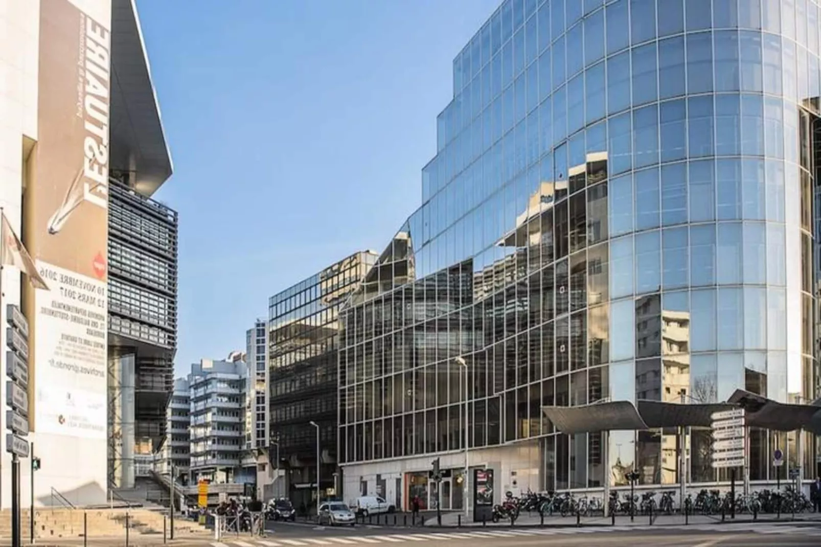 Bel Appartement Parfaitement R&eacute;nov&eacute; Pour 2, Face &agrave; La Gare Saint-jean-Gebieden zomer 5km