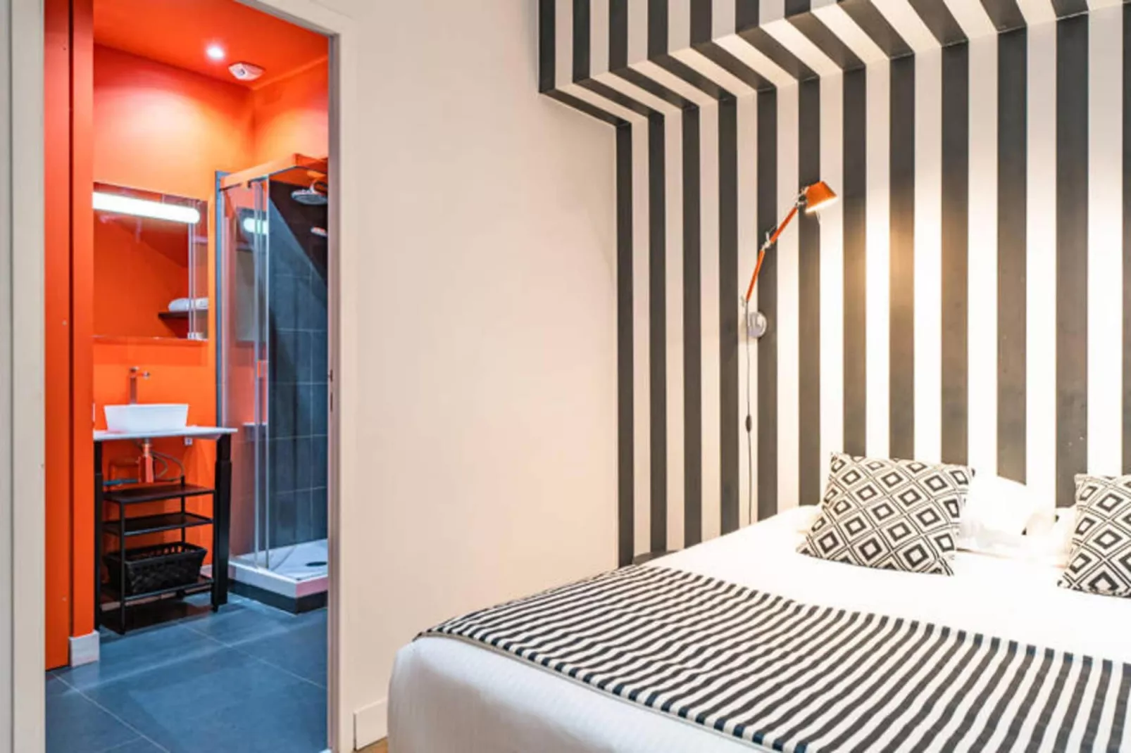 Magnifique Appartement 2 Chambres Avec Terrasse-Buitenkant zomer