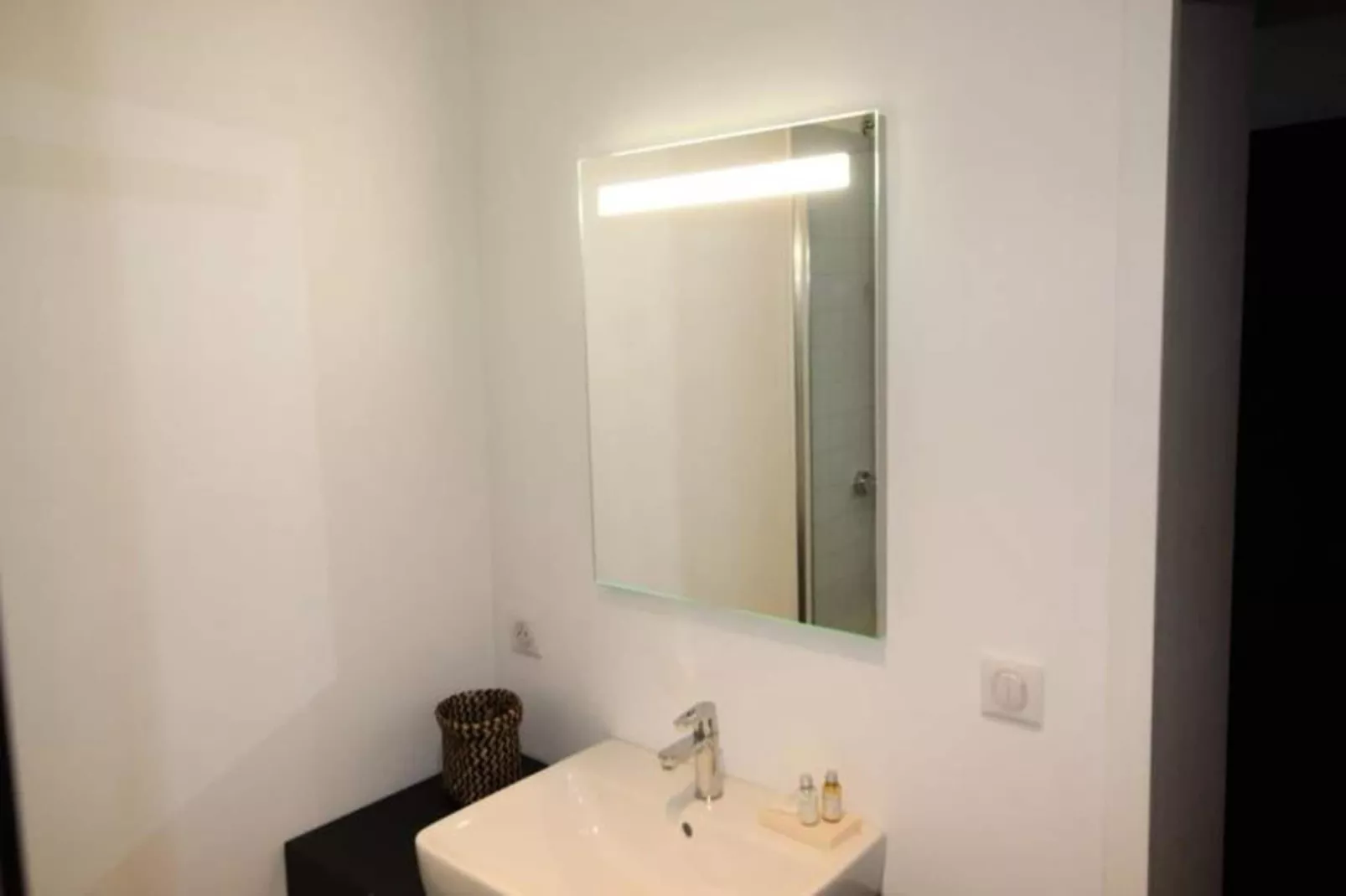 Charmant Et Rayonnant Appartement De 55 M&sup2; Situ&eacute; Dans Le Coeur De Bordeaux-Badkamer