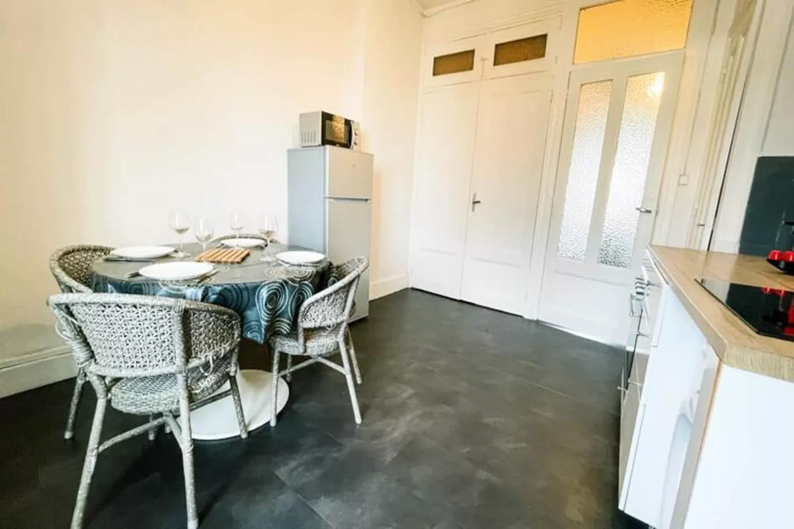 Pretty Light In Grenoble ☀ T2-Eetkamer