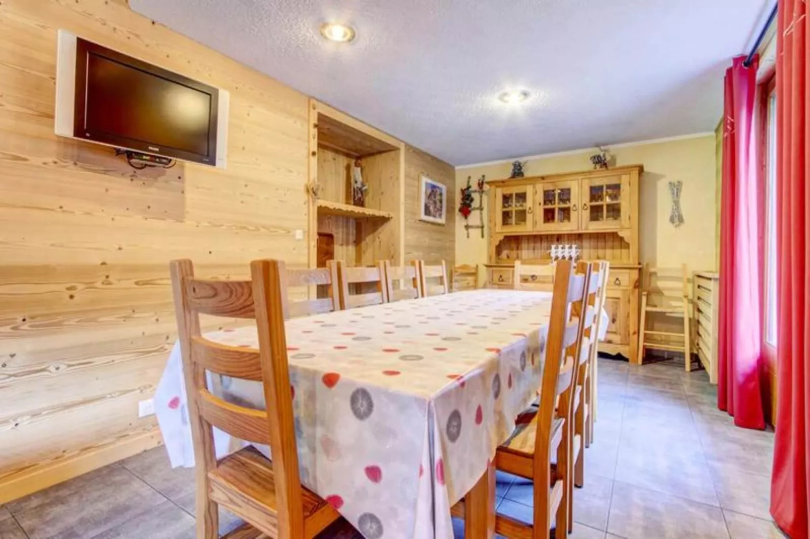 Résidence L'outo-Buitenkant zomer