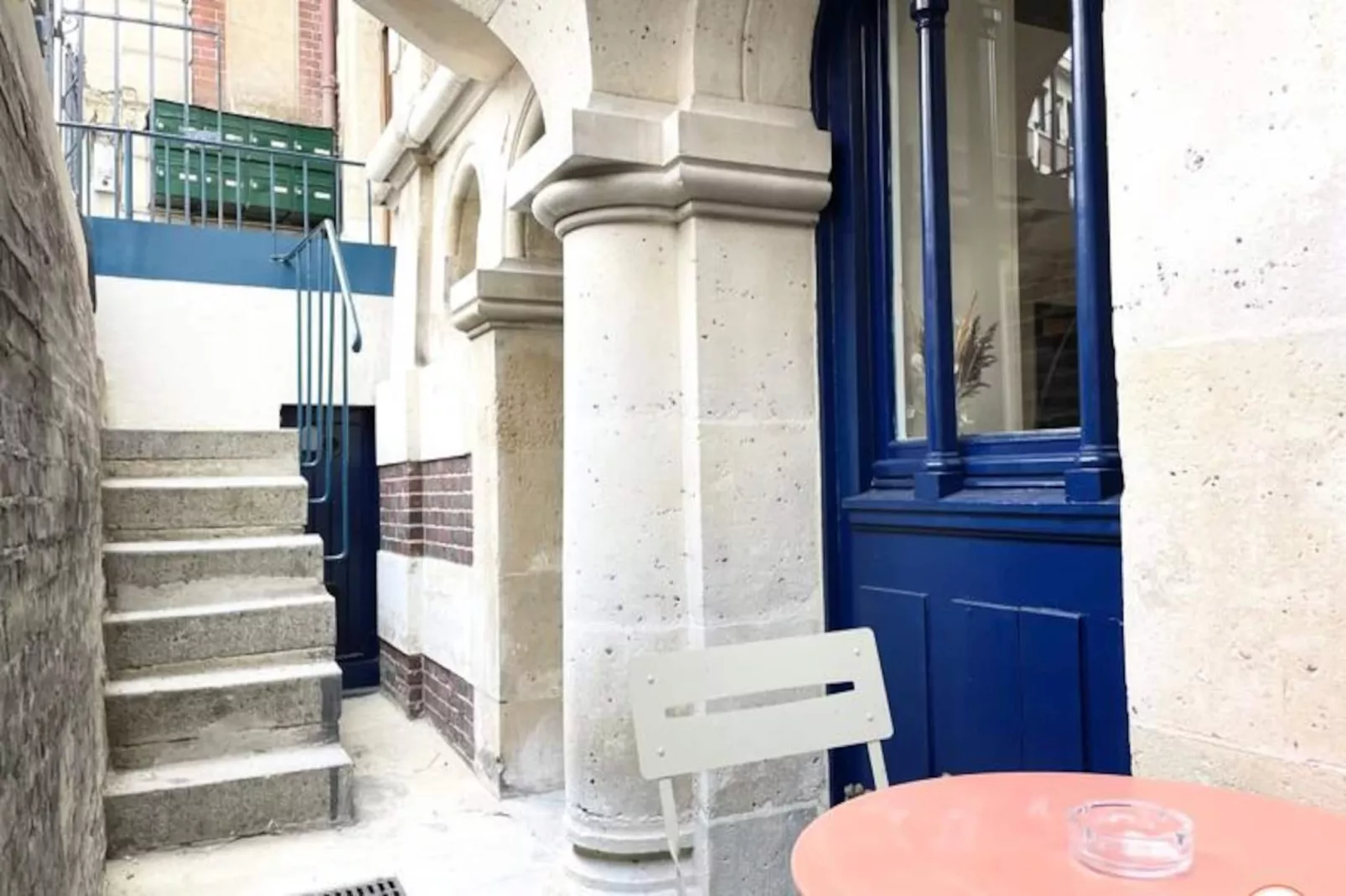 🚂 The Central Station - Parking - 50m Gare-Image-tags.