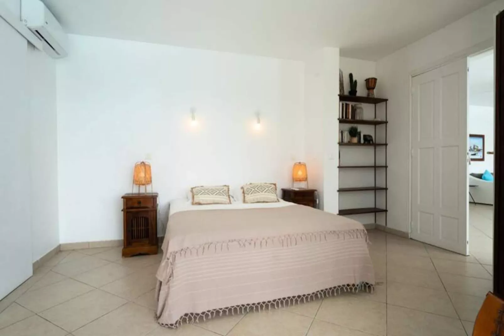 Villa Nora-Image-tags.