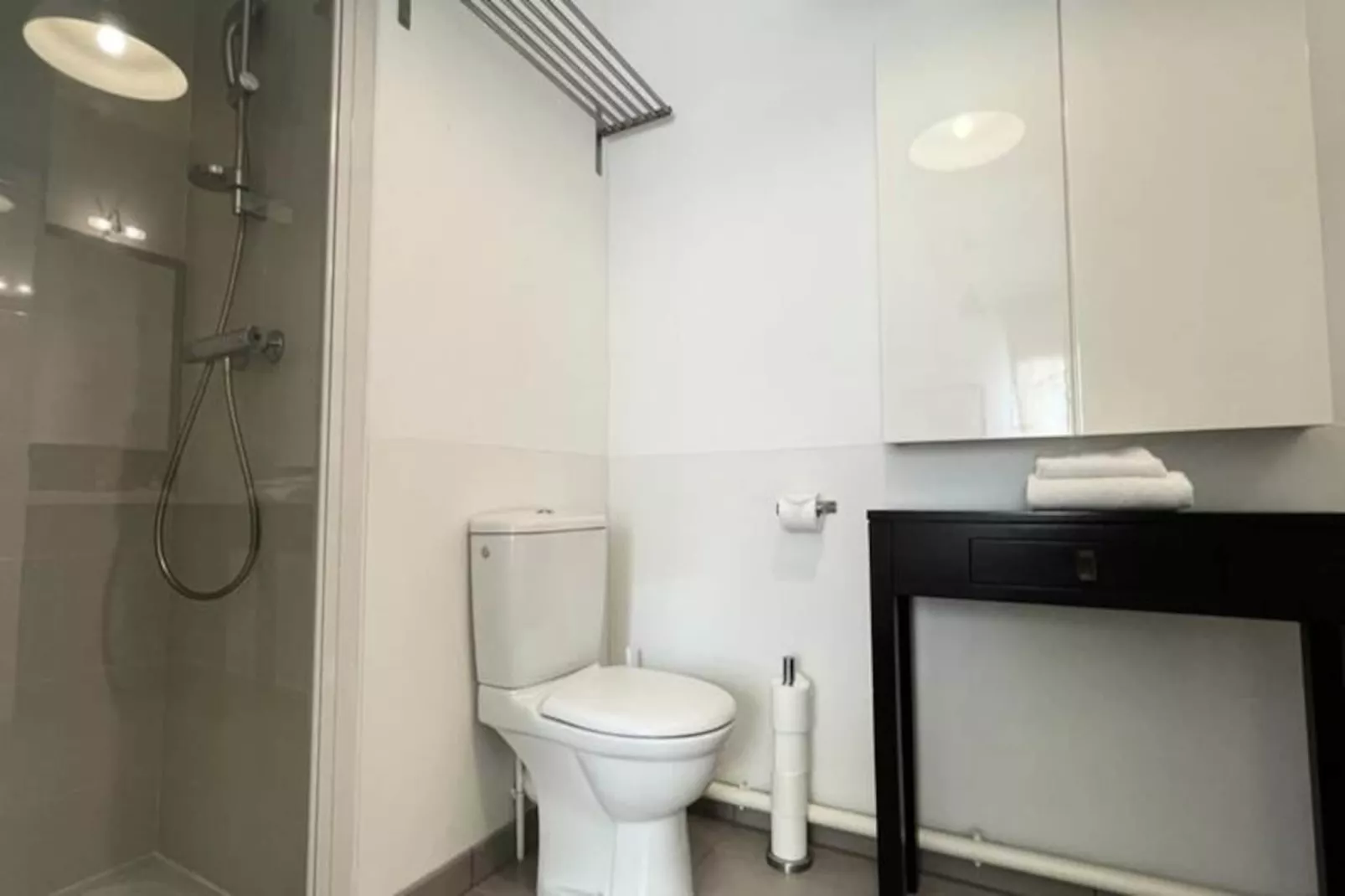 Spacieux Appartement Remarquablement Lumineux Avec Parking &agrave; La Cit&eacute; Du Vin-Image-tags.