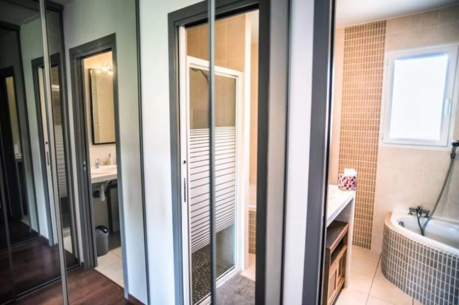 Villa Au Charme Familial Avec Belle Terrasse Et Piscine Chauff&eacute;e-Image-tags.