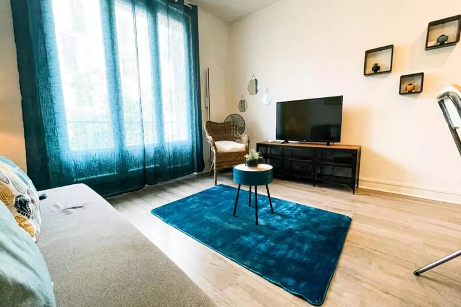 | Blue Lagoon 🩵| T3 6 Pax | Caserne De Bonne-Woonkamer