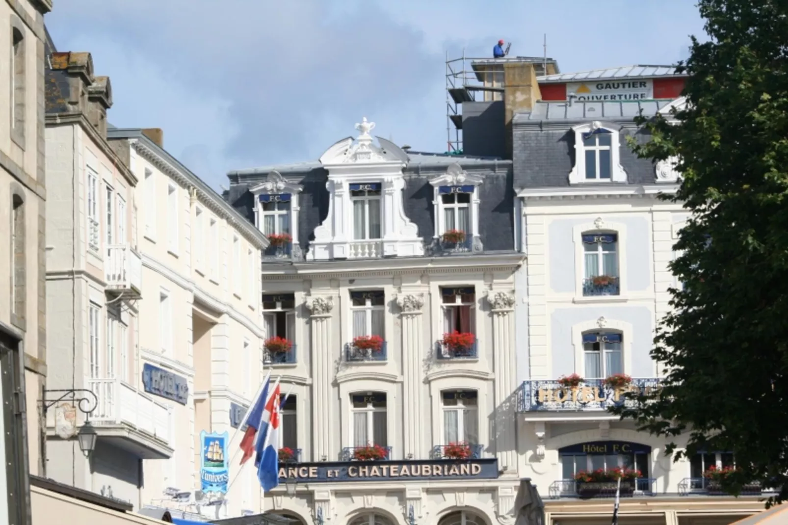 Résidence Bel Appartement En R&eacute;sidence Centre Ville  Avec Parking Class&eacute; 3*-Gebieden zomer 5km