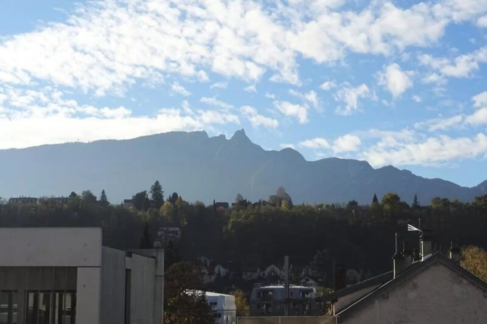 Résidence Le Comte Vert-Uitzicht zomer