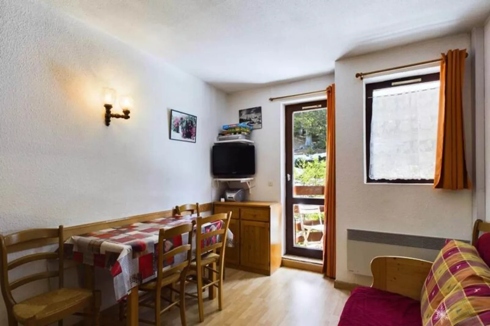 Résidence Bouquetins A-Buitenkant zomer