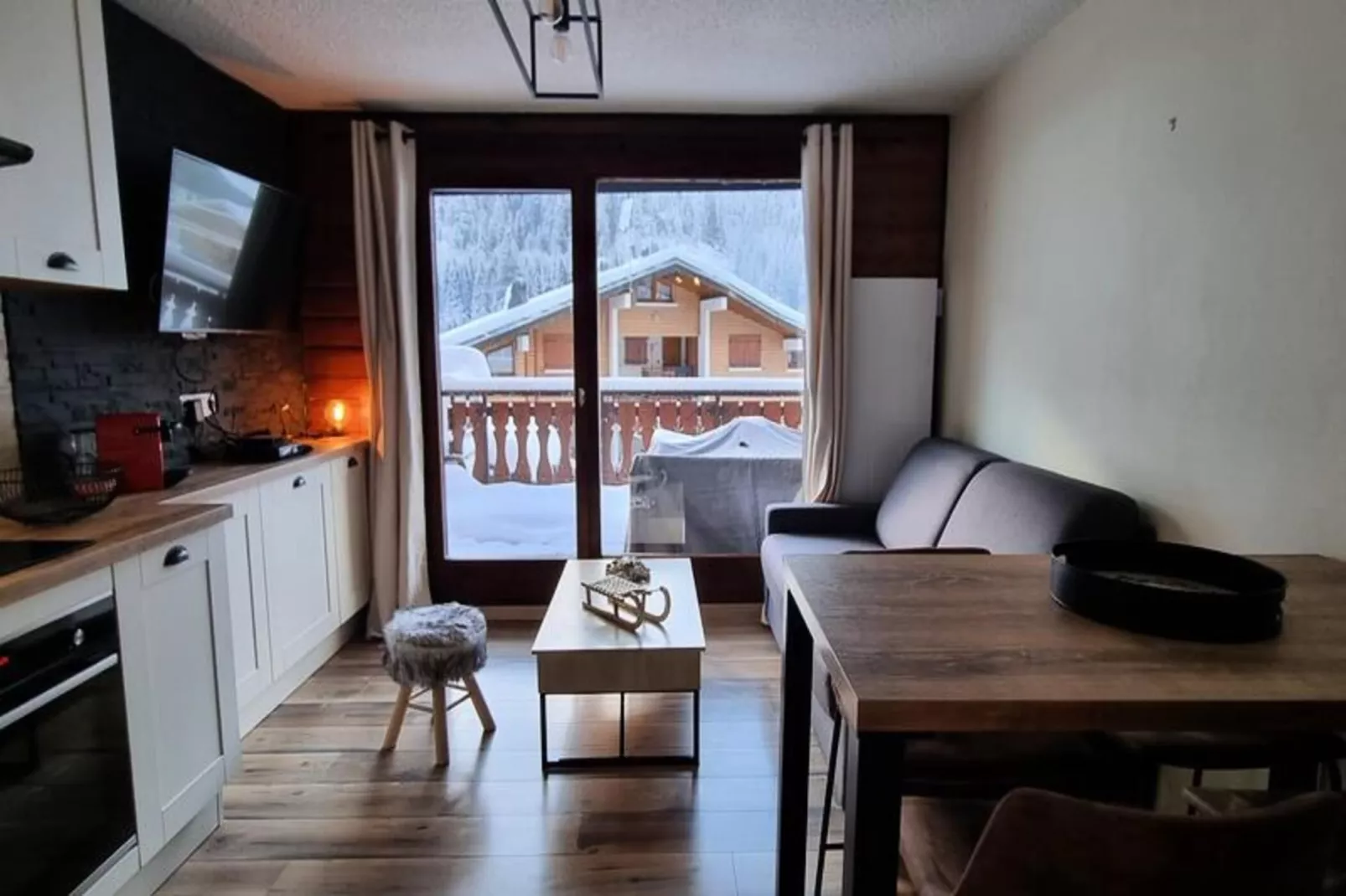 Résidence Les Perthuis-Buitenkant zomer