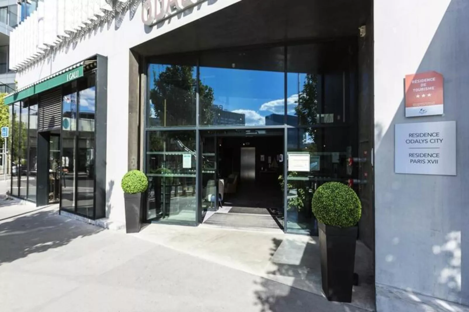 Appart'hôtel Odalys Paris XVII-Buitenkant zomer