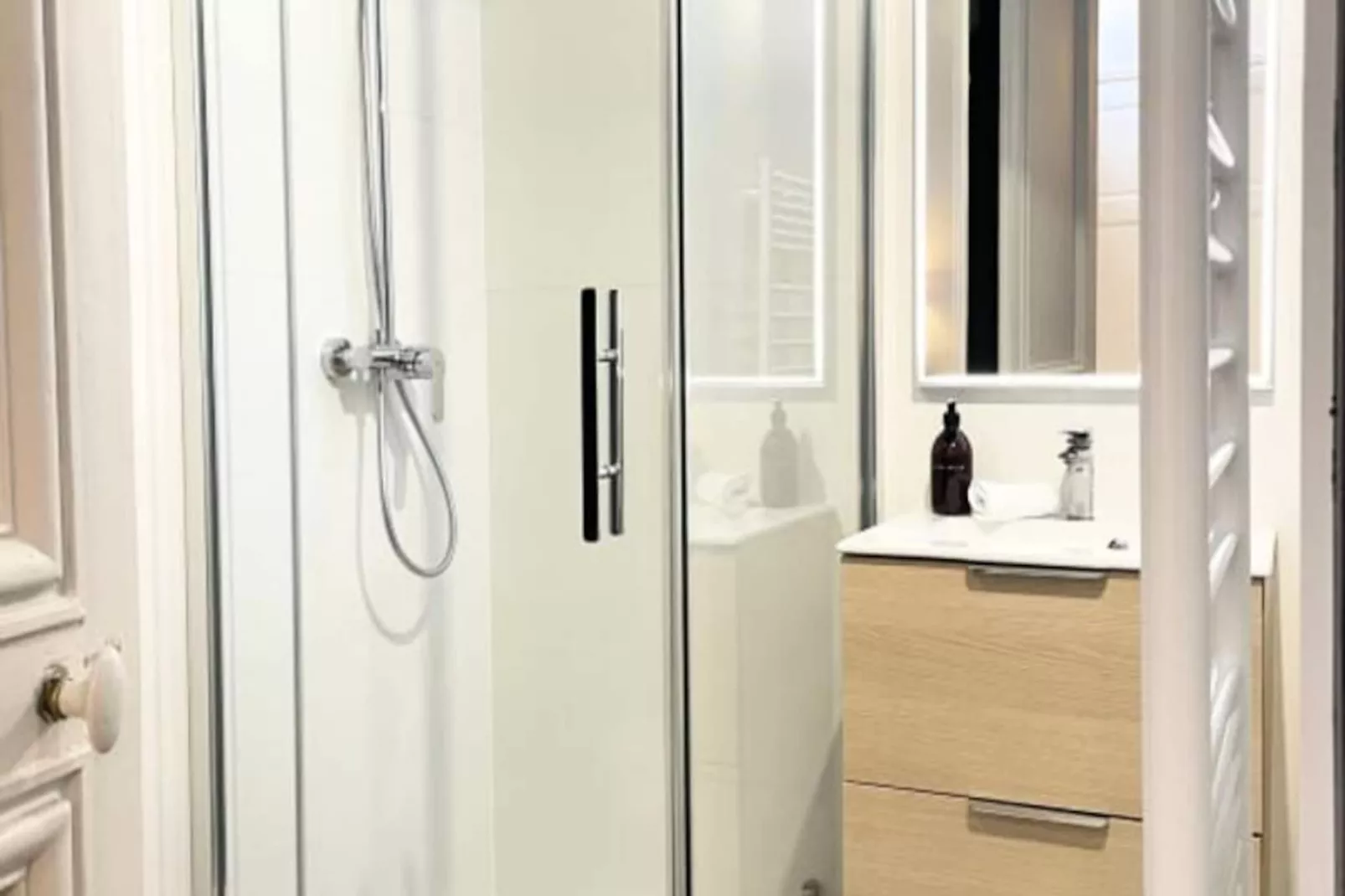 🌟 Le Crosne - Parking - Standing - Calme-Image-tags.