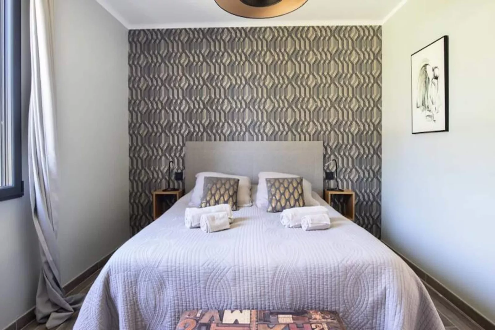 Maison Contemporaine - Grand Jardin Et Piscine Priv&eacute;e-Image-tags.