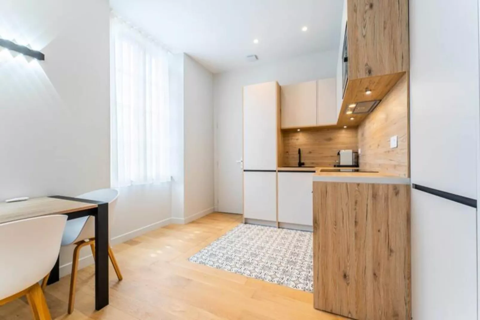 Charmant Appartement Pour 4 Au C&oelig;ur De Bordeaux-Buitenkant zomer