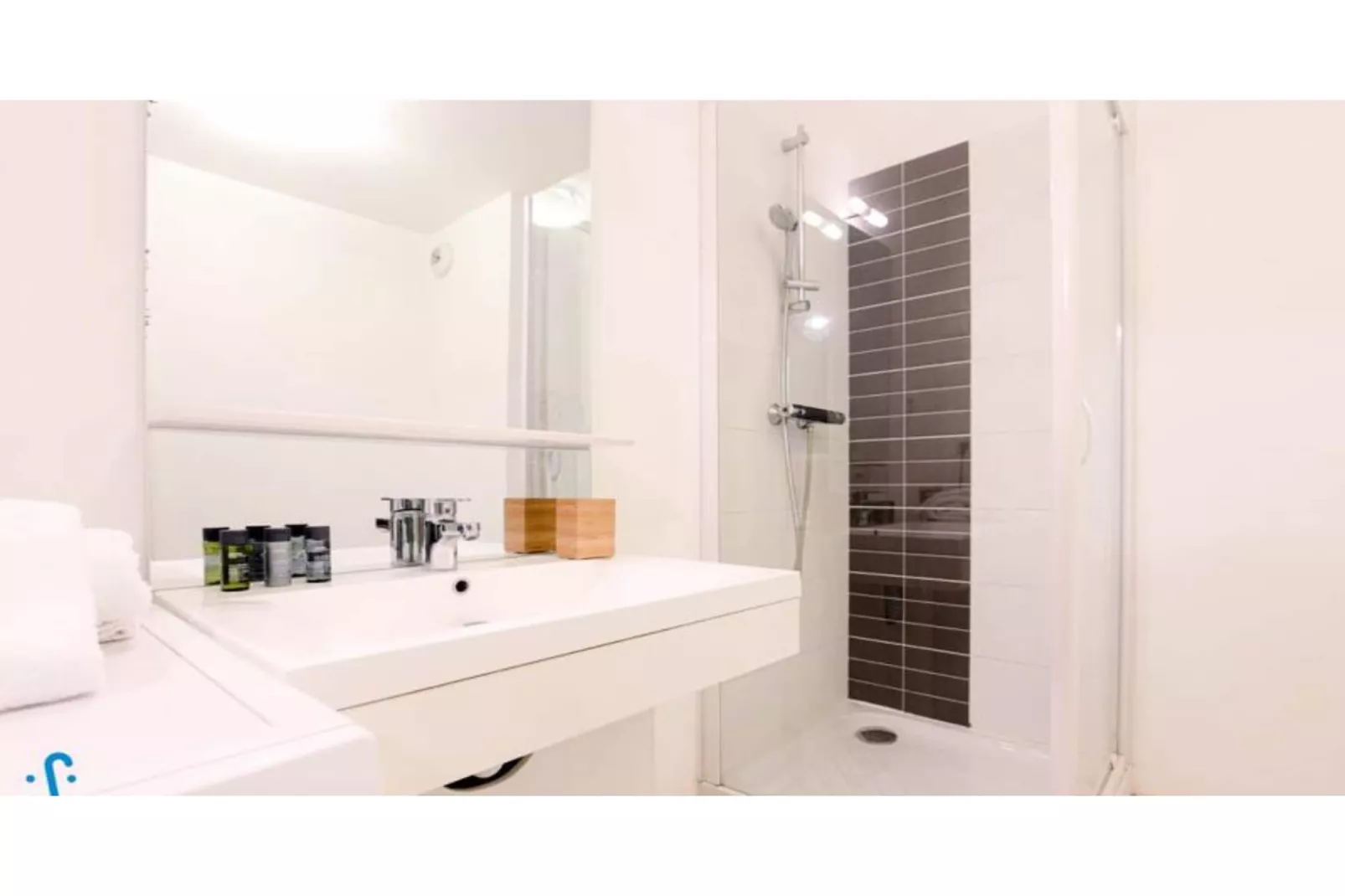 Appartement Charmant Et Moderne Pour 4 Avec Parking, Proche Cit&eacute; Du Vin-Badkamer