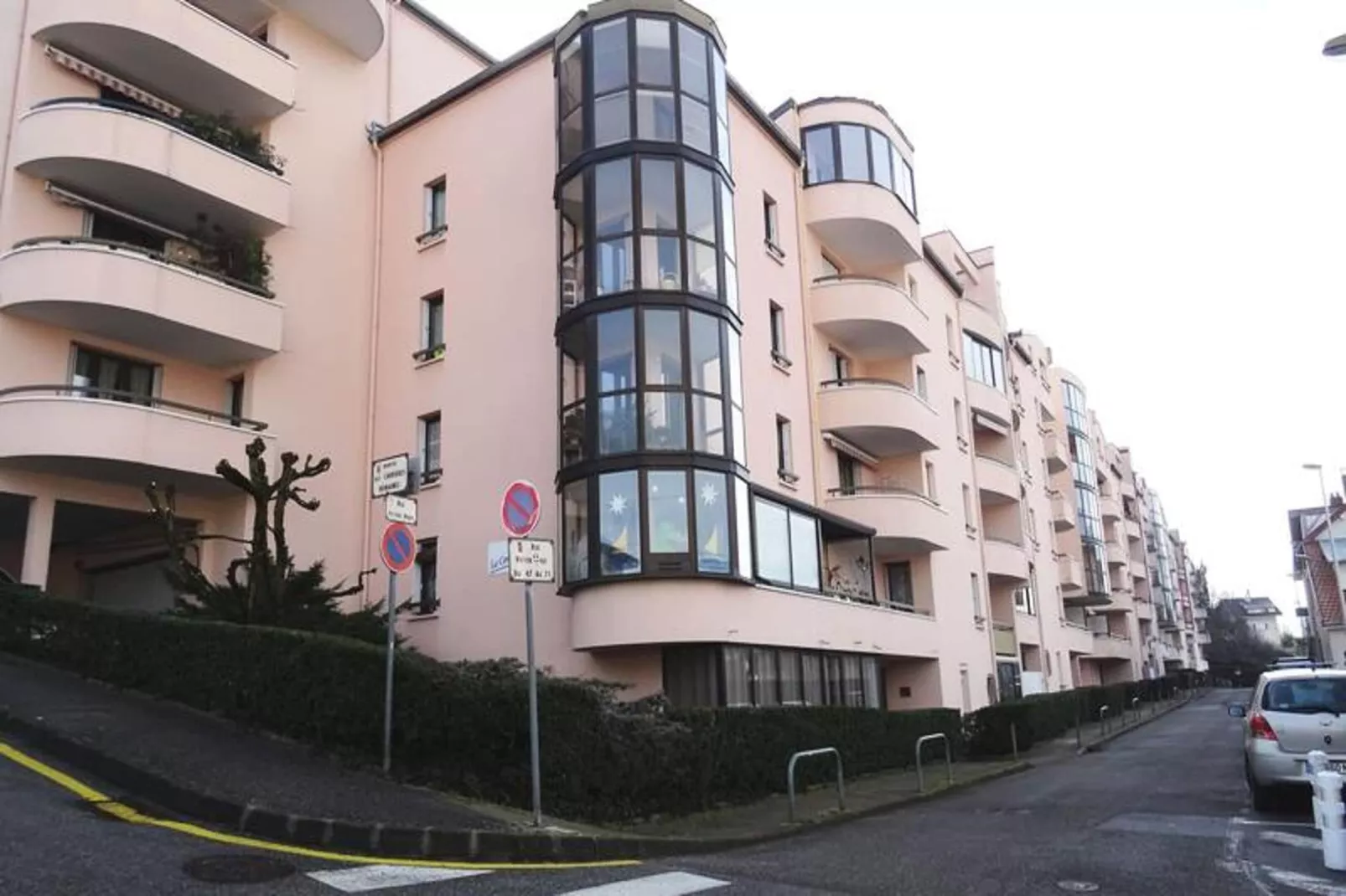 Résidence La Cerisaie-Buitenkant zomer