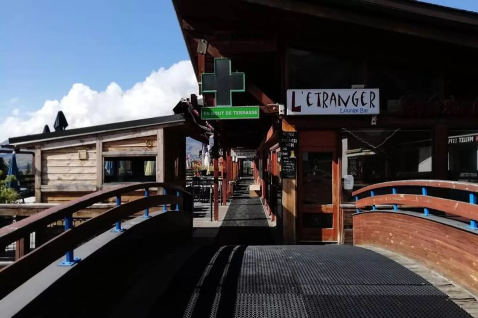 Résidence Miravidi-Buitenkant zomer