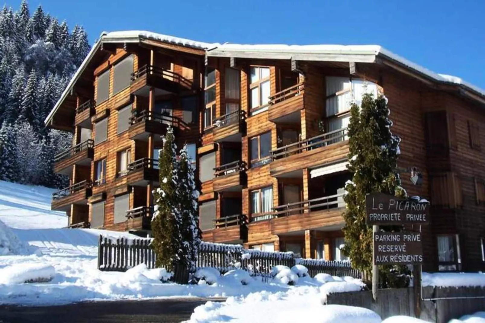 Résidence Le Picaron-Buitenkant zomer