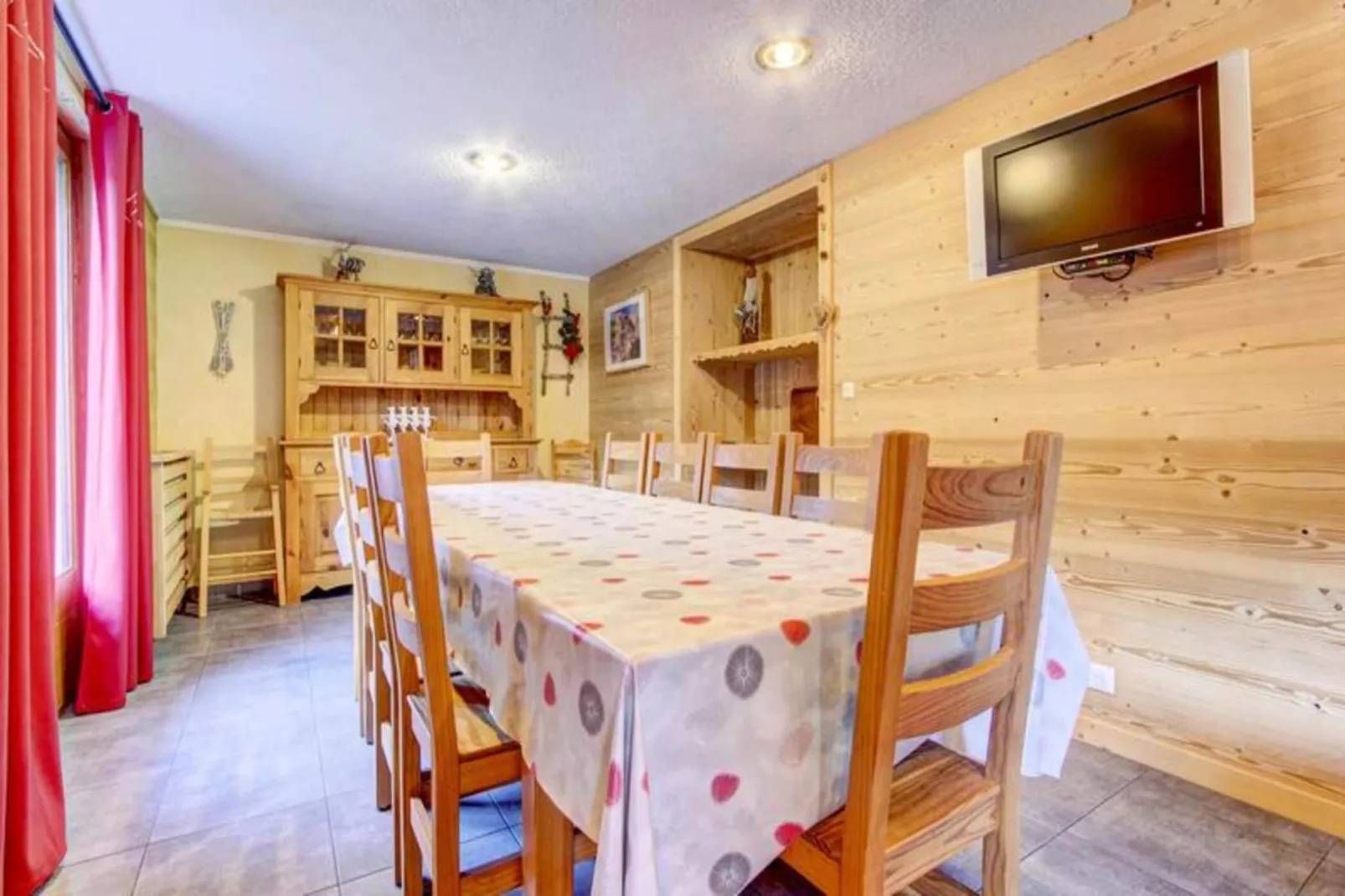 Résidence L'outo-Buitenkant zomer