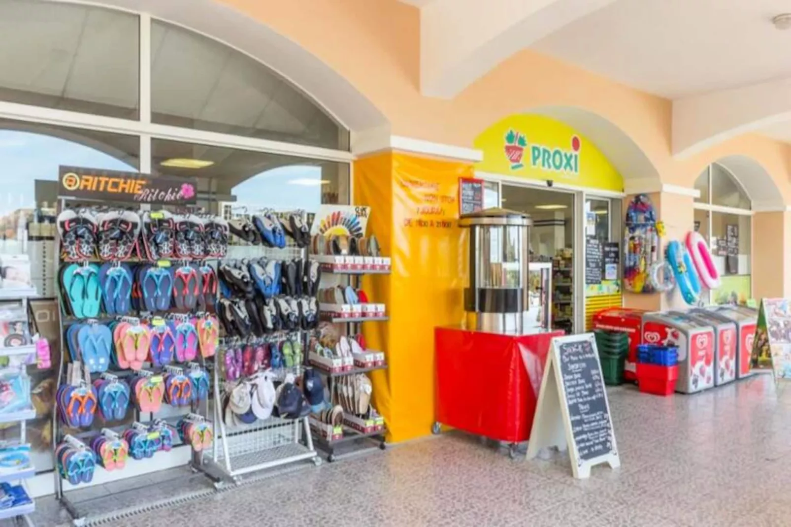 Appartement 6 Pers Vue Mer Pr&egrave;s Des Plages &agrave; Agay-Image-tags.