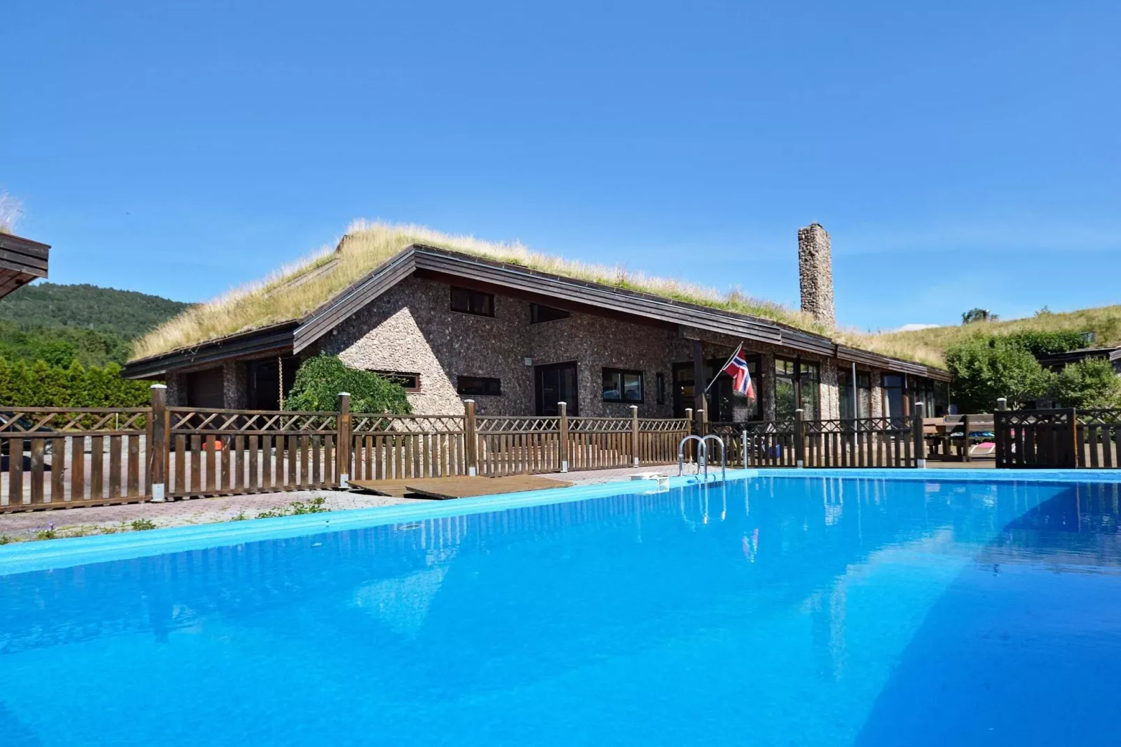 15 persoons vakantie huis in EIDSVÅG-Zwembad
